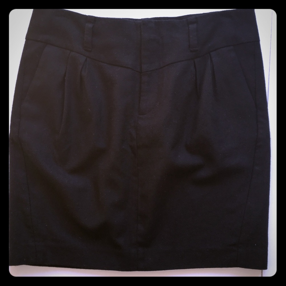 EUC.  Wool midi skirt with front pockets. Cute!